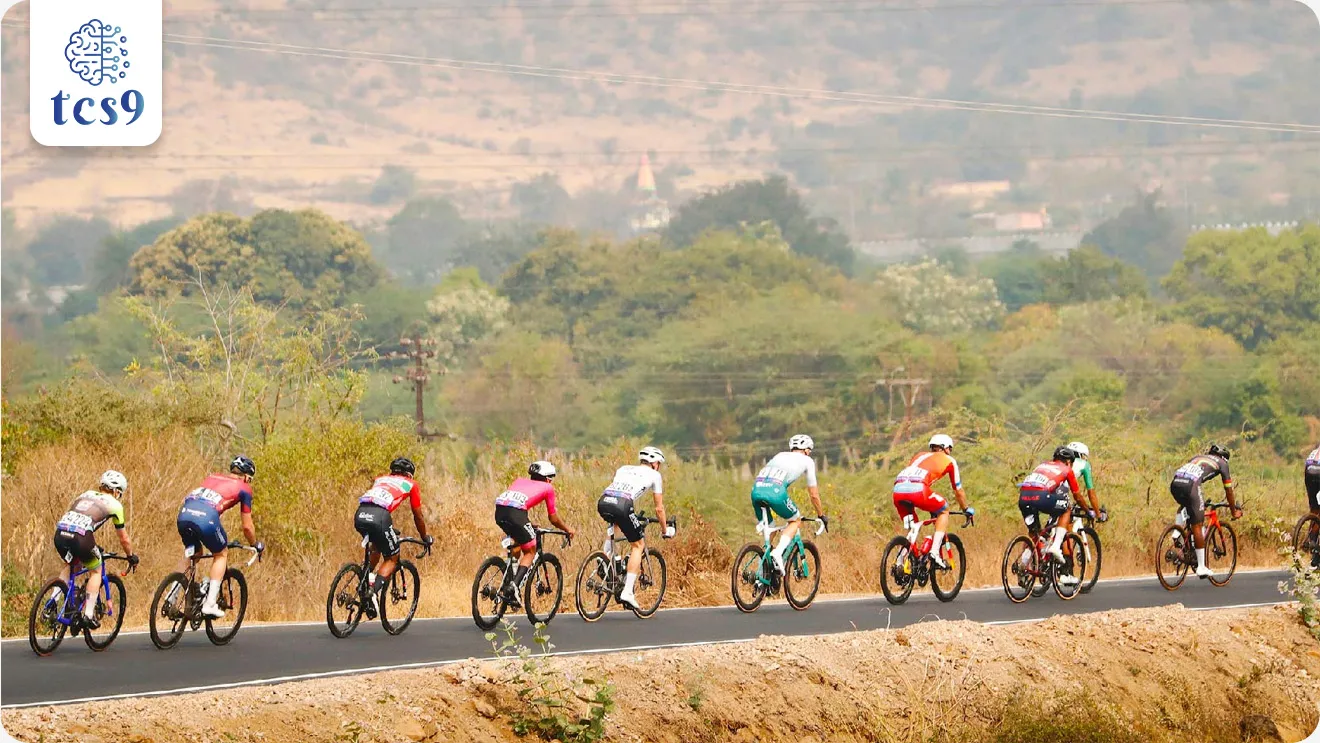 🎯 आयोजनामागील उद्दिष्टे : 

• या स्पर्धेच्या आयोजनामागे पुणे जिल्ह्यातील पर्यटनक्षम स्थळे जागतिक पातळीवर पोहोचवणे हा प्रमुख उद्देश आहे.
• त्याचबरोबर स्थानिक अर्थव्यवस्थेला चालना देणे, क्रीडा पर्यटन (Sports Tourism) विकसित करणे आणि तरुणांसाठी क्रीडा व पर्यटन क्षेत्रात रोजगाराच्या संधी निर्माण करणे हे उद्दिष्ट ठेवण्यात आले आहे.


🏆 स्पर्धेचे महत्त्व : 

• ‘बजाज पुणे ग्रँड टूर’ ही भारतातील पहिलीच आंतरराष्ट्रीय ‘ग्रँड टूर’ सायकल स्पर्धा असल्यामुळे भारतीय क्रीडा इतिहासात तिचे विशेष महत्त्व आहे.
• या स्पर्धेमुळे पुणे जिल्ह्याला जागतिक सायकलिंग नकाशावर ओळख मिळाली असून, महाराष्ट्राच्या क्रीडा आणि पर्यटन प्रतिमेला नवे परिमाण प्राप्त झाले आहे.